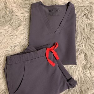 Figs Women’s Charcoal Scrub. Top and pants